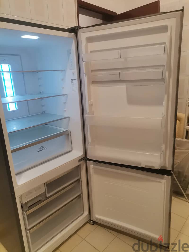 Big 351L Bottom Freezer Refrigerator 8