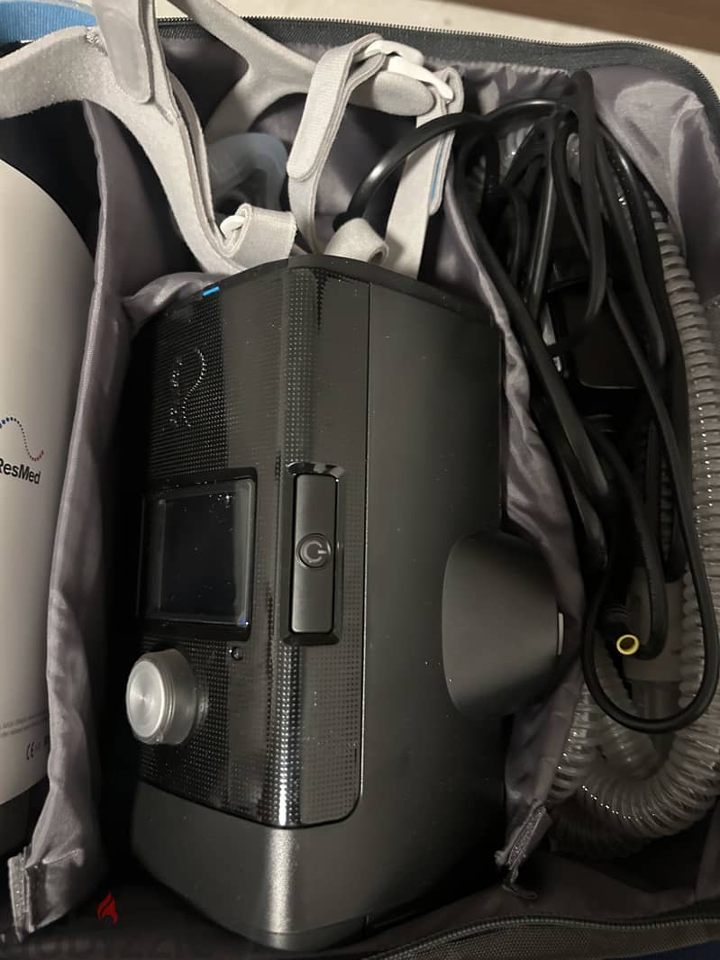 CPAP machine with humidifier 1