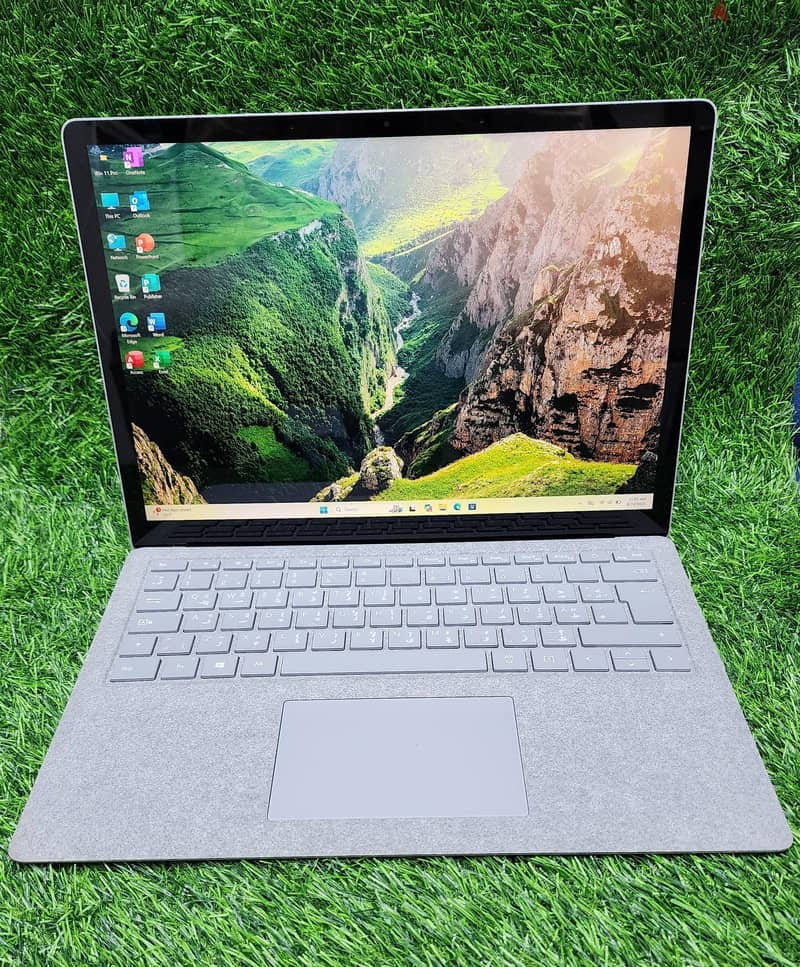 Microsoft surface Laptop 7th Gen Processor 2k resolution Display 1