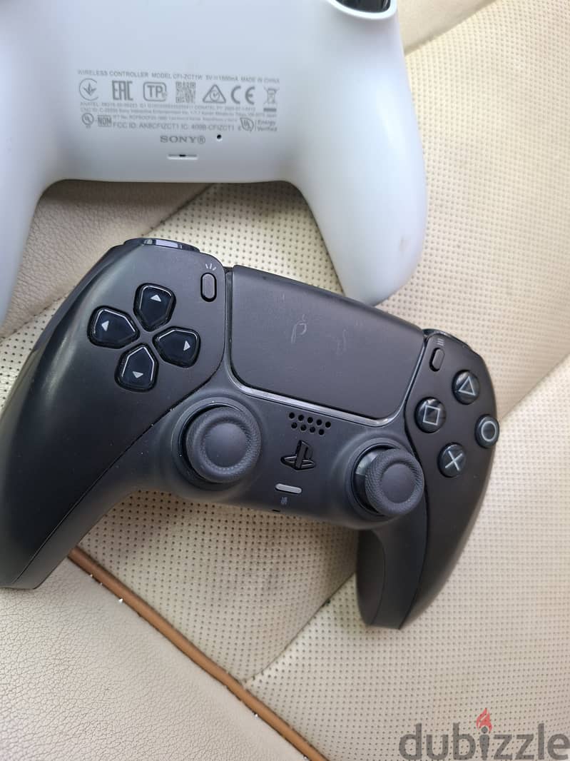 Sony PS5 two controllers with good conditiin and original 1