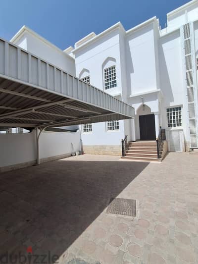 Ghubrah North prime location 4 bedroom Villa for rent