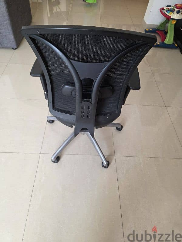 Office Chair Revolving 2
