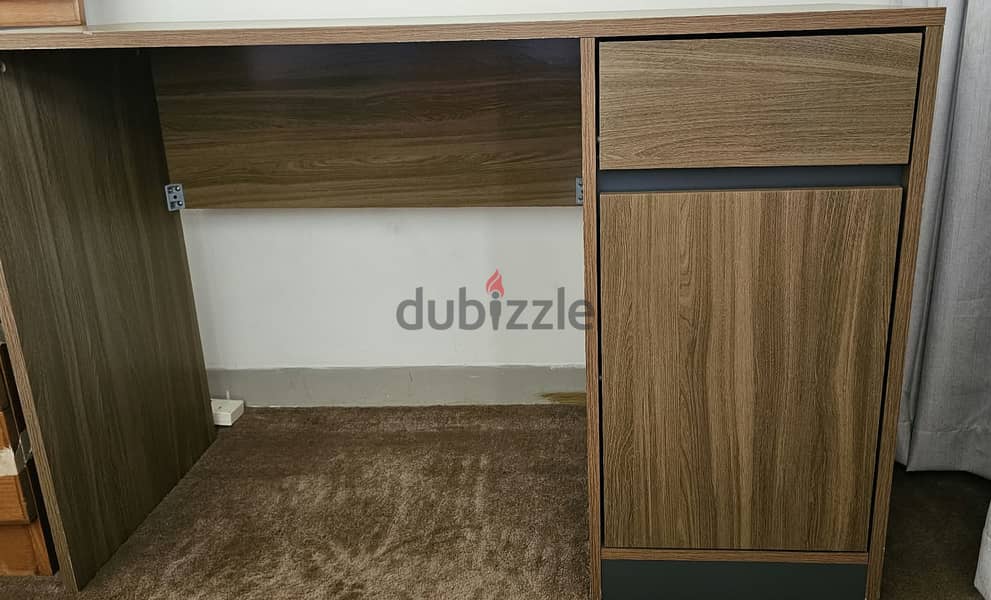Study/Office Desk + Chair Combo – Excellent Condition 4