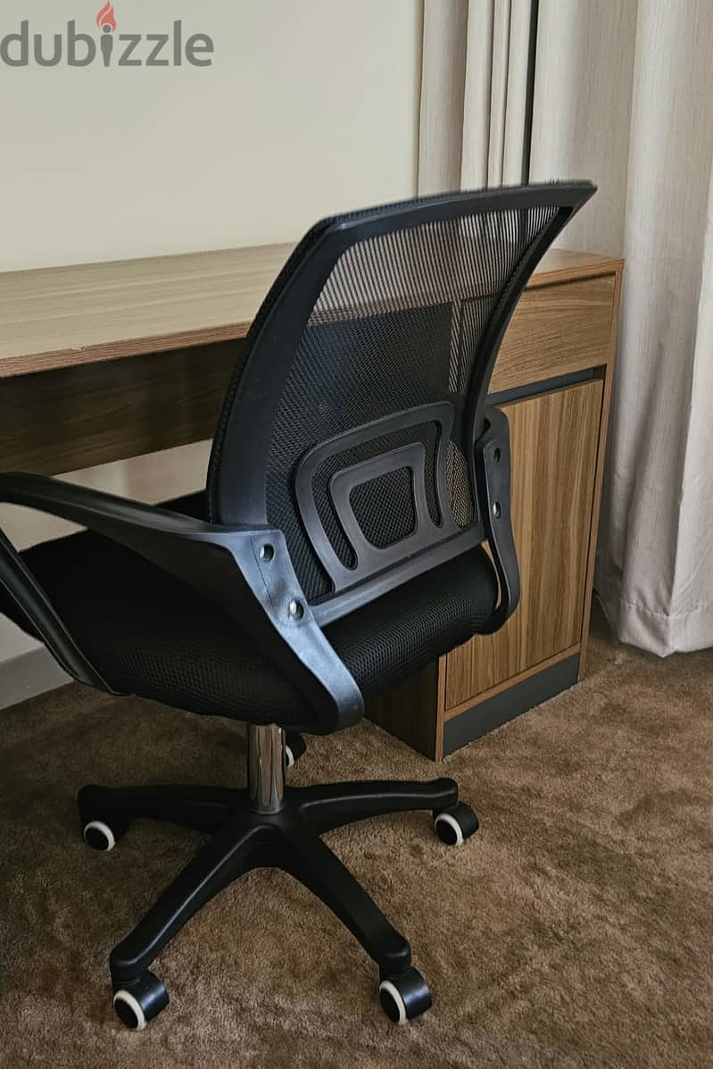 Study/Office Desk + Chair Combo – Excellent Condition 7