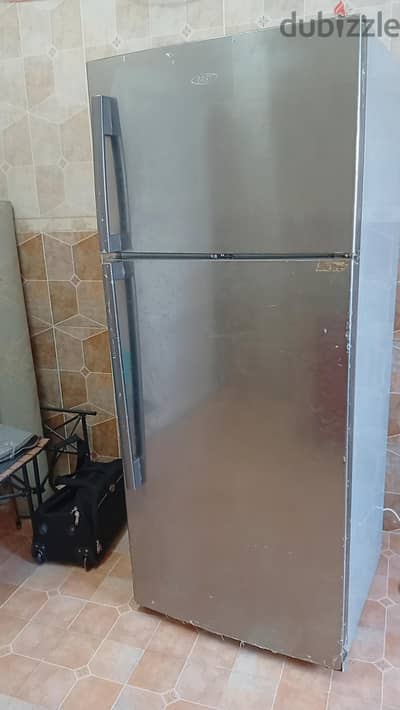 ثلاجة كبيرة تبريد ممتاز بحالة جيدة جدا