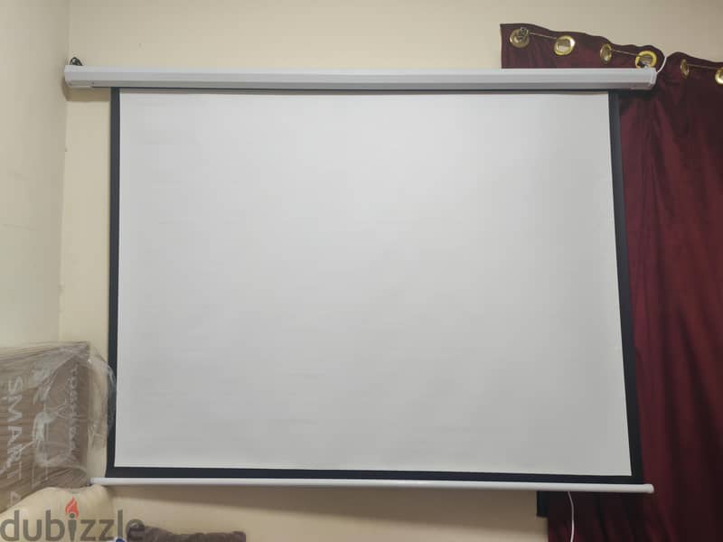 Projector Screen Automatic 85" 1