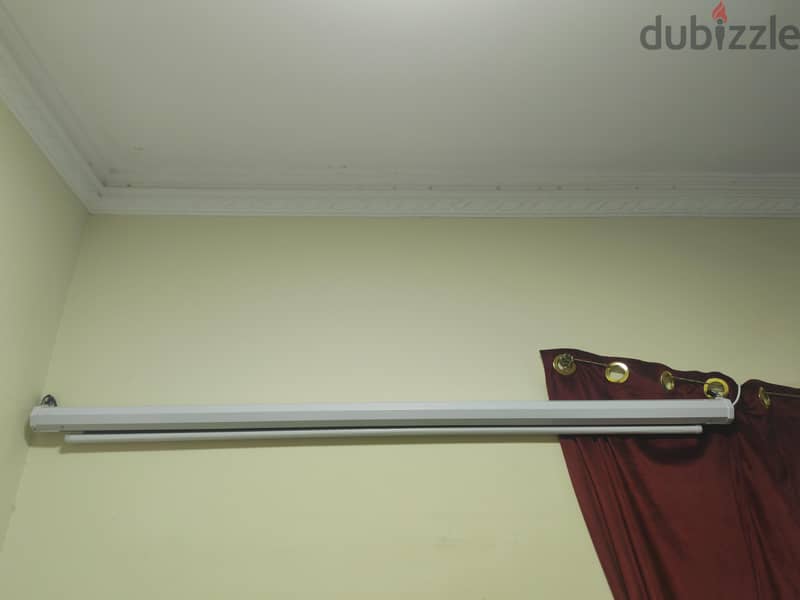 Projector Screen Automatic 85" 5