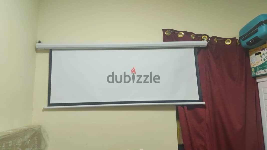 Projector Screen Automatic 85" 7