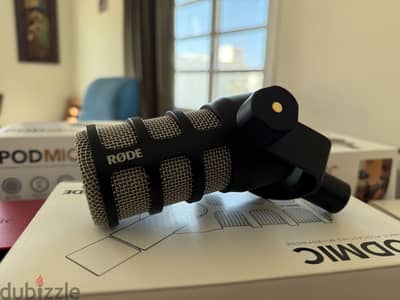 Rode podcast mic & Focusrite Scarlett 2i2 sound control