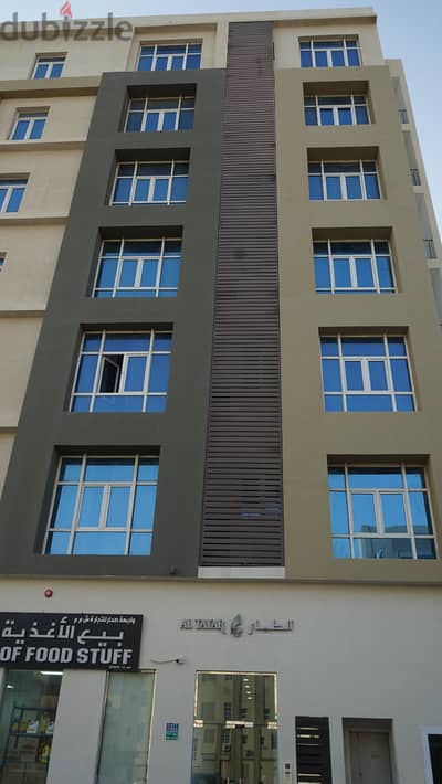 شقة راقية للإيجار في الحيل الجنوبية – مؤثثة جزئيًا**     *Luxury Apartment for Rent in Al Hail Sou