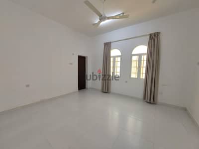 غرفه مع دوره مياة للعوائل والموظفات ف الخوض