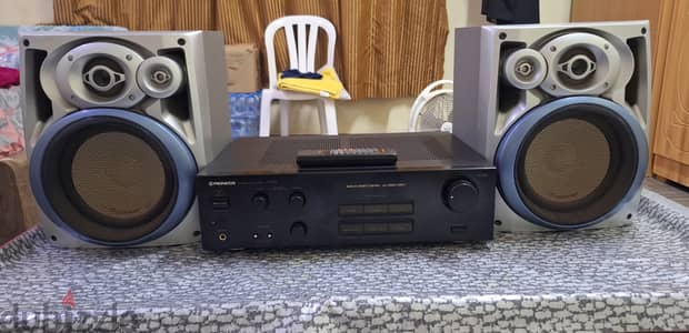 Pioneer Stereo Amdifair And Speker. . Amdifair 325w. .