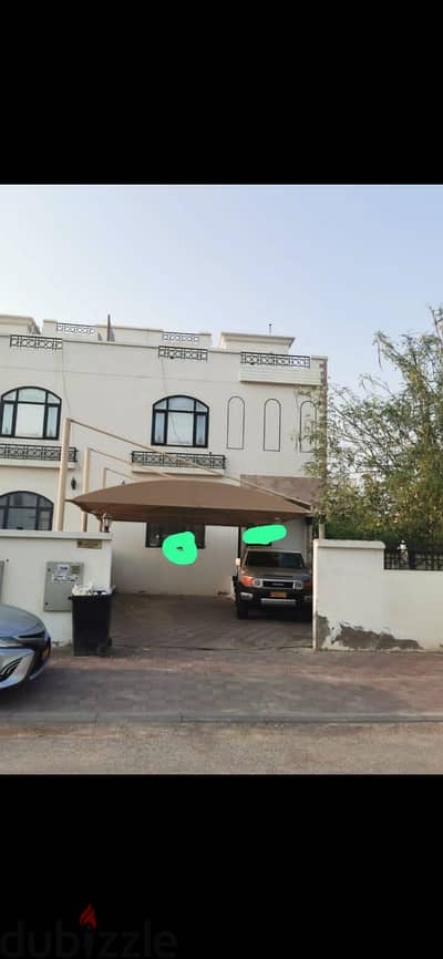 غرفة كبيرة في العذيبة مع حمام منفصل