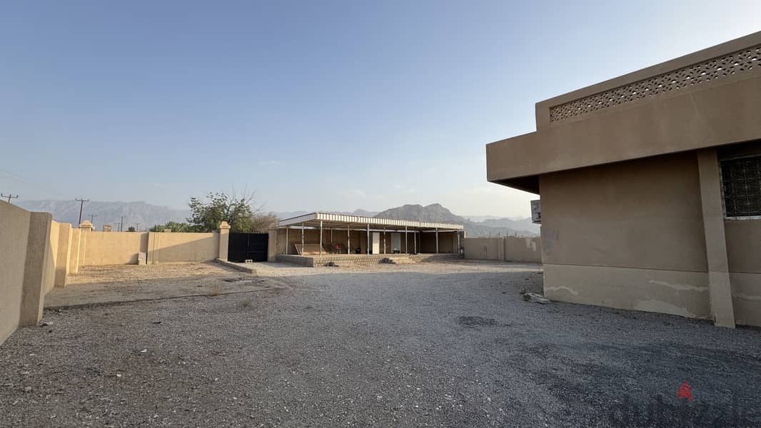 8 rooms & 5000 meter for Rent – amarat jahloot 5