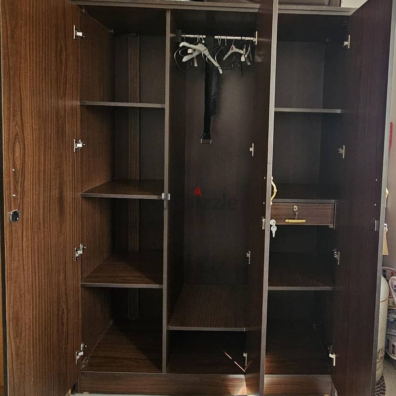 cabinet 1