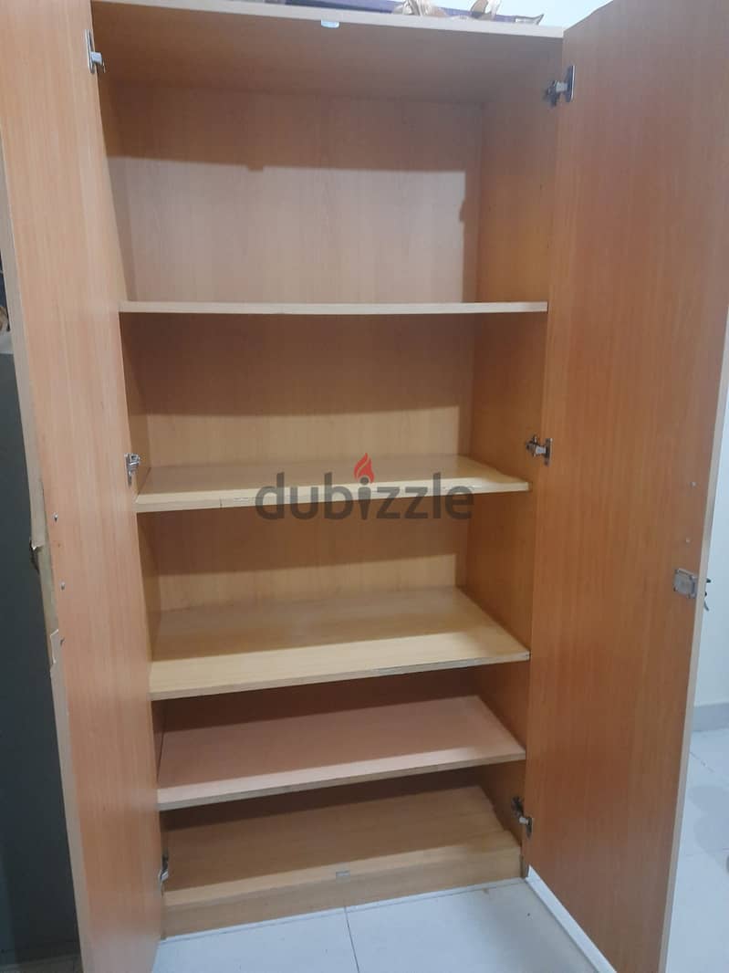Wadrobe with 5 Shelfs 2