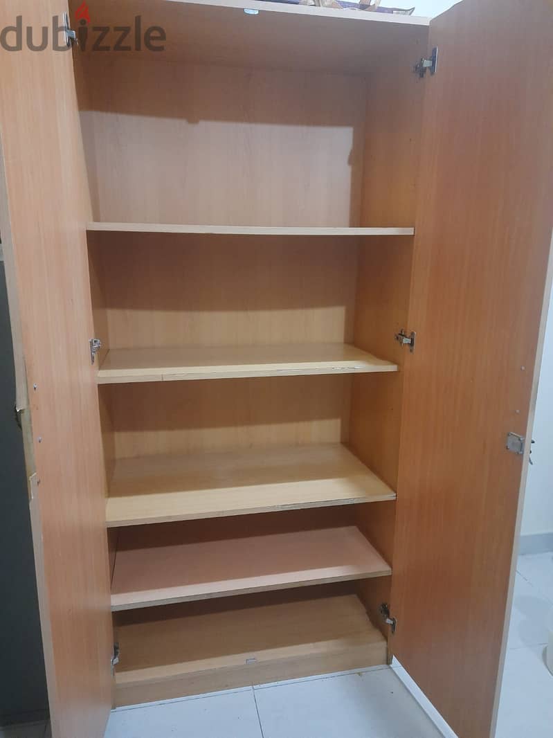 Wadrobe with 5 Shelfs 3