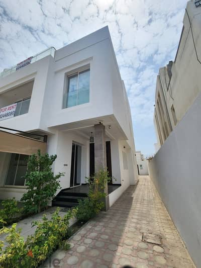 فيلا فاخرة جدًا للإيجار على شارع 18 نوفمبر مباشرةVery luxurious villa for rent on 18 November Street