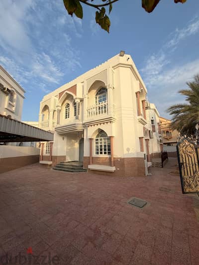 فيلا للايجار في الغبره / villa for rent in al ghoubra