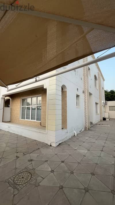 فيلا للإيجار في الموالح الجنوبية خلف سيتي سنتر villa for rent in al Mawaleh south behind city center