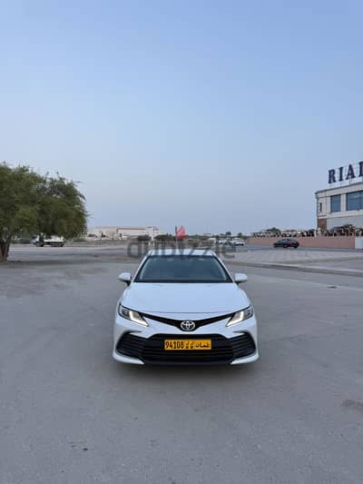 للبيع تويوتا كامري 2023 خليجي بحالة ممتازة وسيرفس وكالة GCC Car 2023