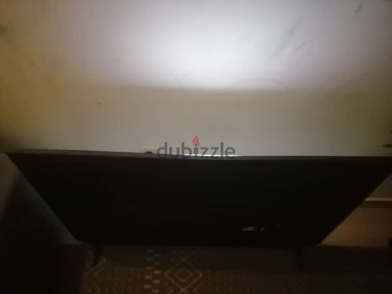LG TV 65 " smart 4k UHD with broken screen for 40 RO 7