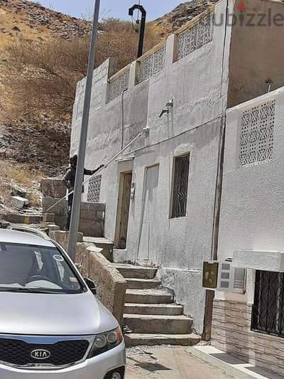 غرفة للايجار منطقة وادي عدي شامل الكهرباء والماء