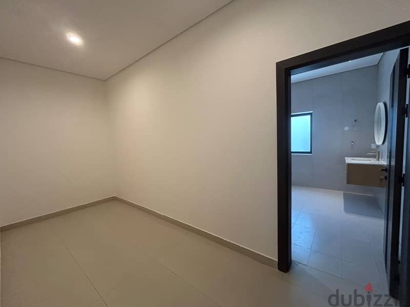 Large brand new villa 13