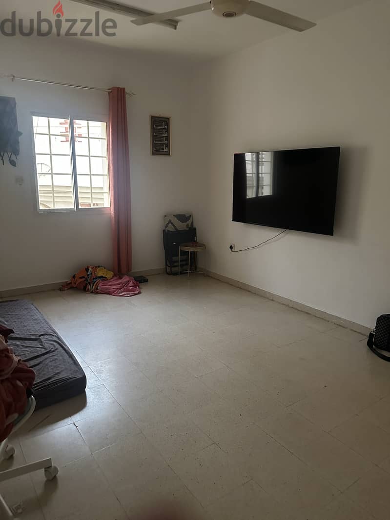Sharing flat for rent Alkhuwair 1