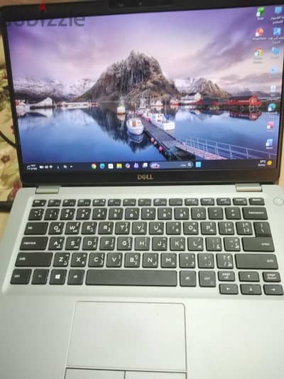 لاب Dell  ويندوز ١١ بحاله ممتازه مستخدم أسبوعين فقط مع الشاحن الأصلي