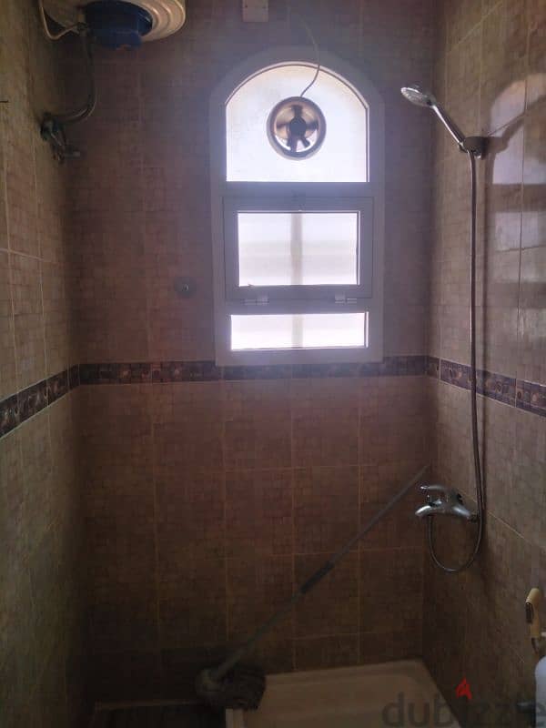 1bhk flat in 2nd floor with ac 130/= wadikaber behind pinor hotel 6