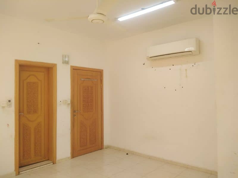 1bhk flat in 2nd floor with ac 130/= wadikaber behind pinor hotel 1
