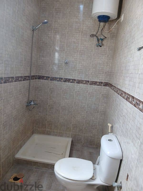 1bhk flat in 2nd floor with ac 130/= wadikaber behind pinor hotel 10