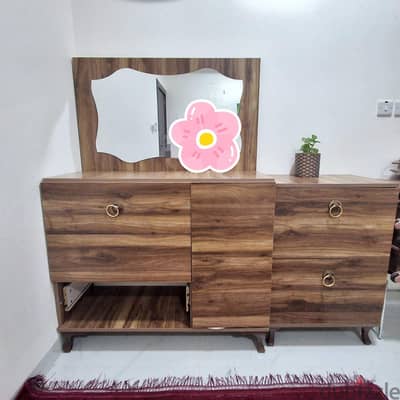 تسريحة وادراج غرفة نوم خشب متين