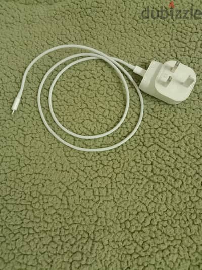 New Branded Iphone Charger Only 10 Days Used Good Condition Only 3r