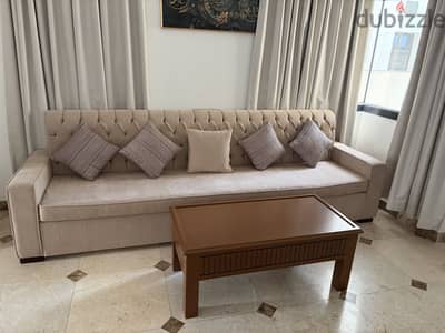 طقم كنبة مع طاولة للبيع  Sofa Set with Table for Sale