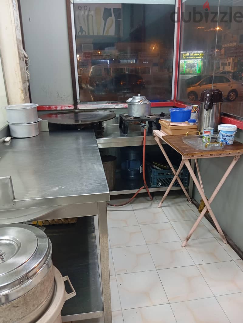This restaurant will be sold urgently. 3