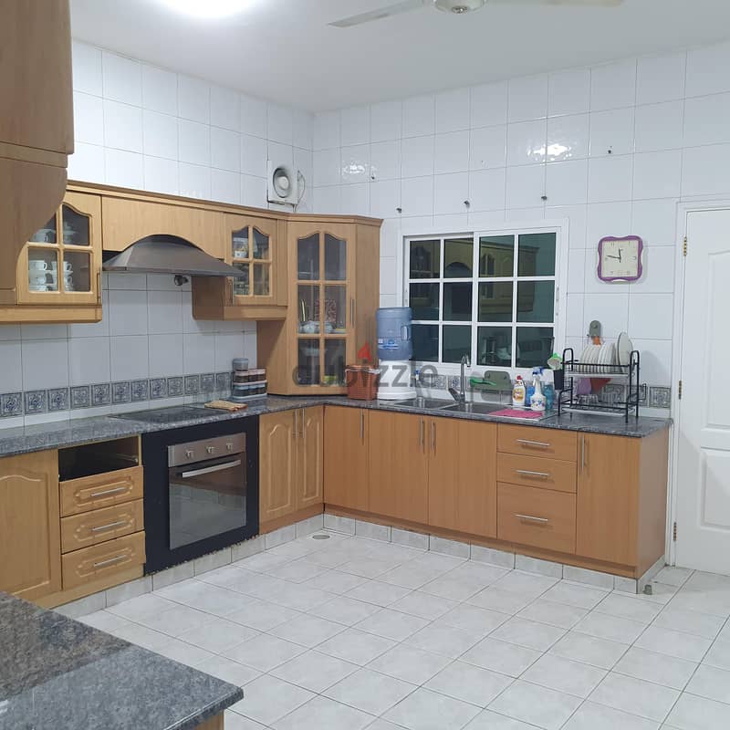 furnished rooms attach washroom,balcony, sharing kitchen all facility 3