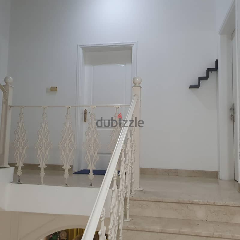 furnished rooms attach washroom,balcony, sharing kitchen all facility 7