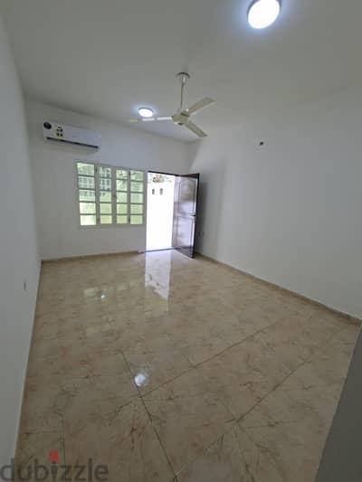 studio for rent in alkwiar 17 ستوديو للايجار فى الخوير قريب نفط عمان