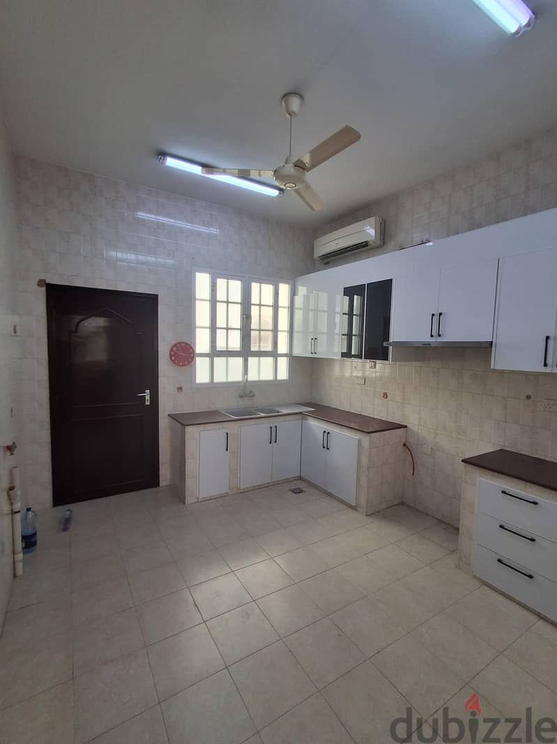 Ghubrah North Prime Location Villa 4 Bedrooms For Rent 4