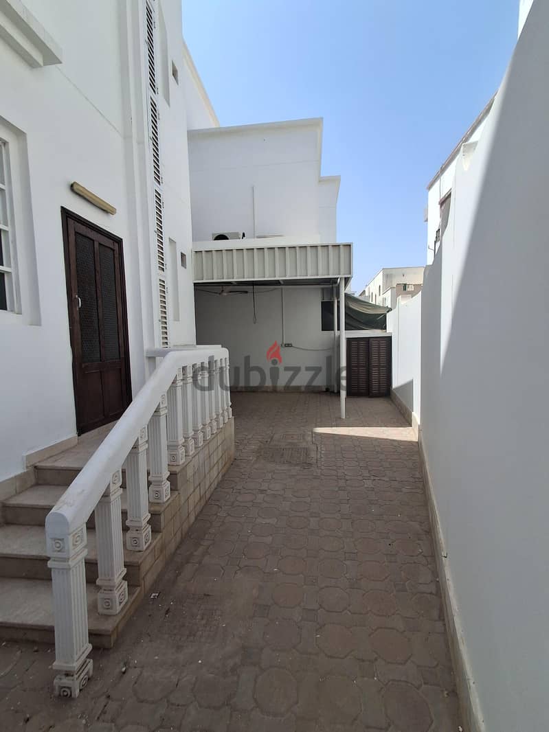 Ghubrah North Prime Location Villa 4 Bedrooms For Rent 7