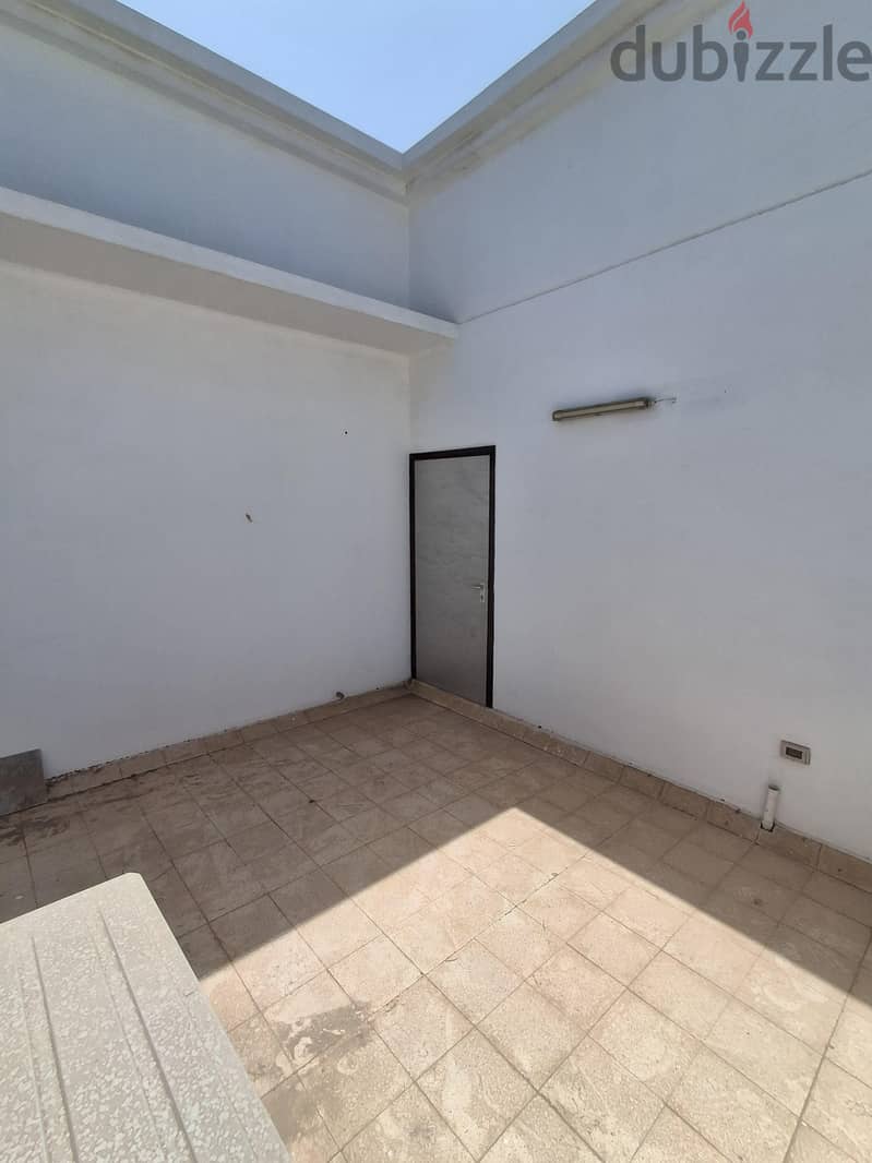 Ghubrah North Prime Location Villa 4 Bedrooms For Rent 16