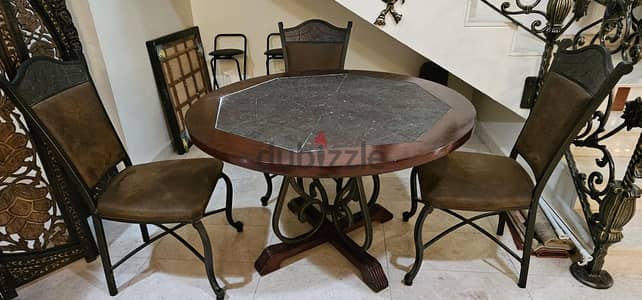 Round Table