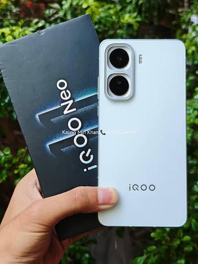 IQOO Neo 11 (Snapdragon 8 elite) Best for gaming and camera