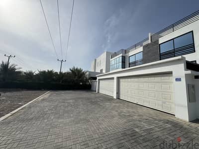  Spacious 4 BHK Villa with Basement for Rent – Al Khoud 4