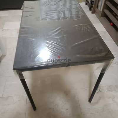 New Ikia Dining table