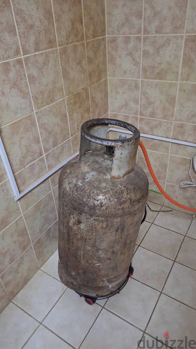 gas cylinder lpg at omr 20
