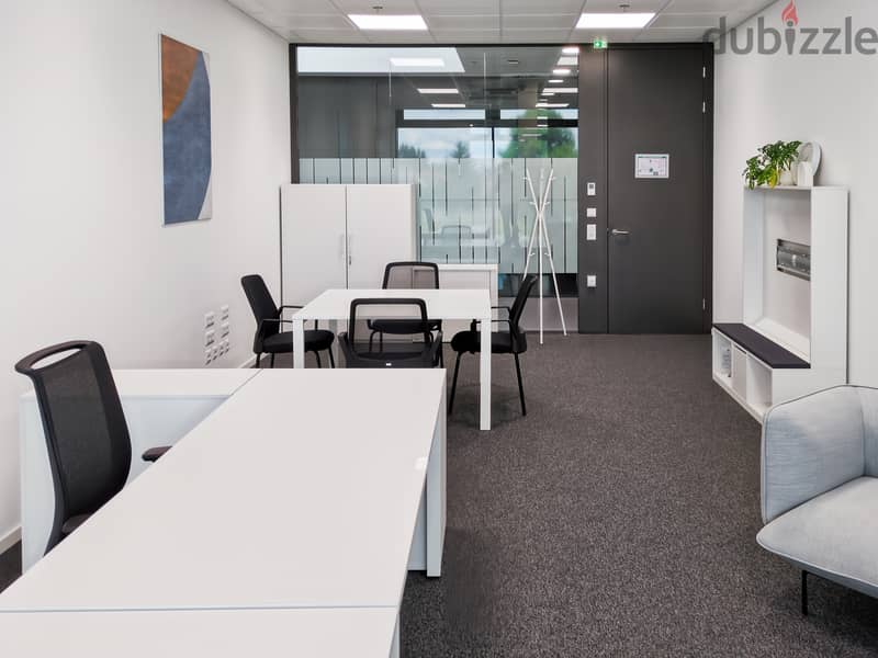Open plan office space for 10 persons in Muscat, Pearl Square 7