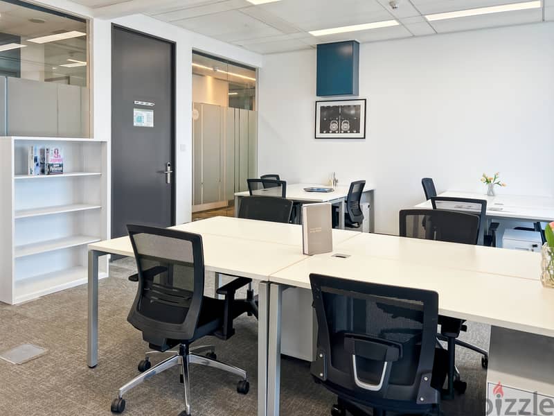 Open plan office space for 10 persons in Muscat, Pearl Square 9